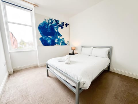 Chic Minimalist Retreat in Ibrox Apartment in Glasgow