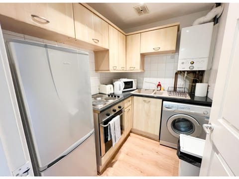 Chic Minimalist Retreat in Ibrox Apartment in Glasgow