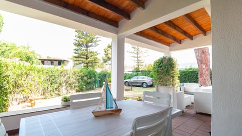 Patio, Garden, Dining area, Garden view, Parking