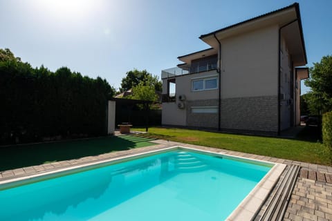 Property building, Garden, Swimming pool
