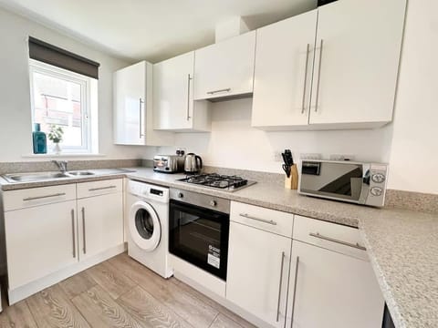 Chestnut House by Blue Skies Stays House in Middlesbrough