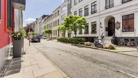 Property building, Neighbourhood, Location