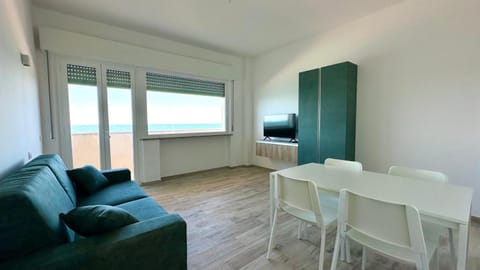 P022 - Porto Recanati, nuovissimo bilocale fronte mare Apartment in Porto Recanati