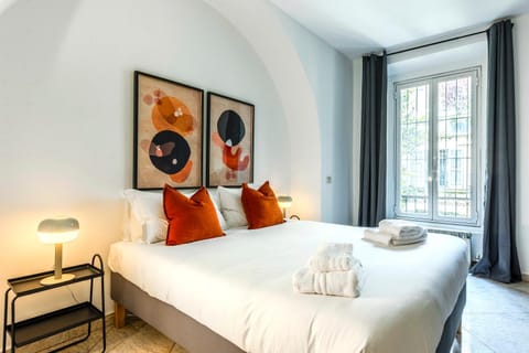 Bed, Photo of the whole room, Bedroom, towels