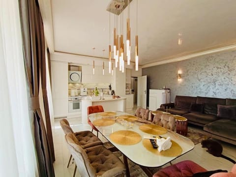 Food and drinks, Dining area, Food