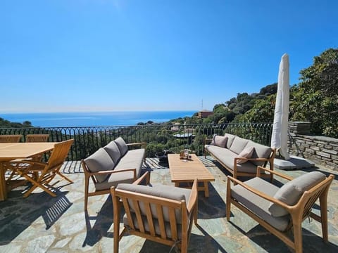 Villa prestige avec piscine - dans les hauteurs de Bastia Villa in Bastia