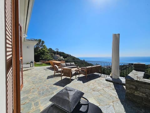 Villa prestige avec piscine - dans les hauteurs de Bastia Villa in Bastia