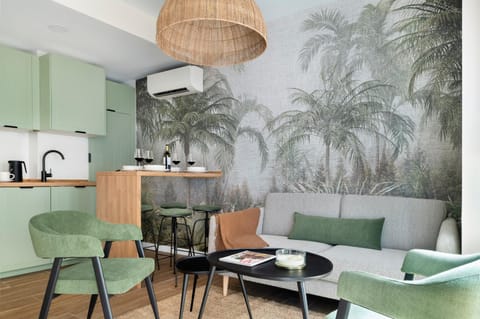 Kitchen or kitchenette, Living room