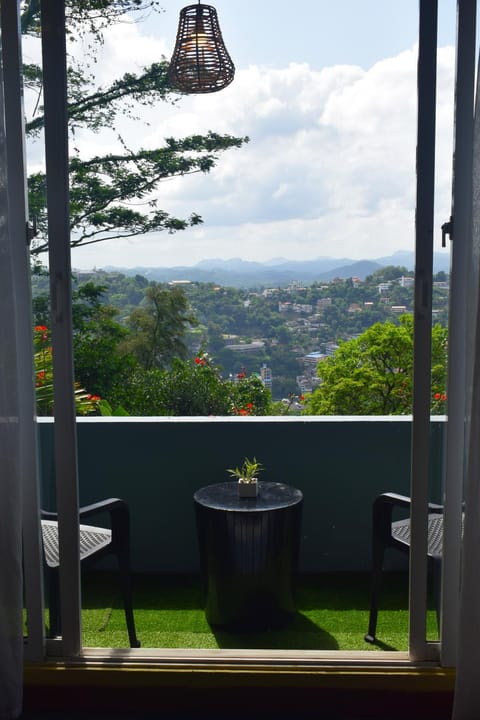 Patio, View (from property/room), Balcony/Terrace, Balcony/Terrace, Dining area, City view, Landmark view, Mountain view, Quiet street view