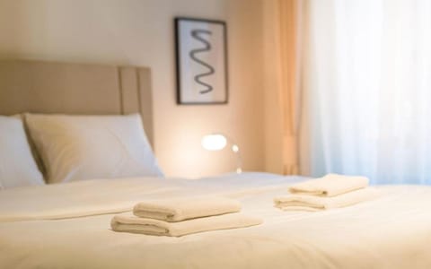 Bed, Bedroom, towels