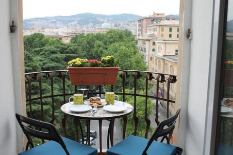 Day, Balcony/Terrace, Dining area, City view