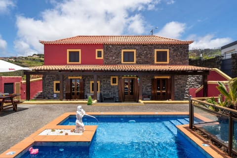Property building, Day, Swimming pool