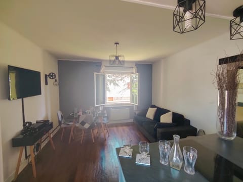 Communal lounge/ TV room, TV and multimedia, Living room