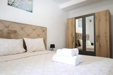 Bed, Photo of the whole room, Bedroom, wardrobe