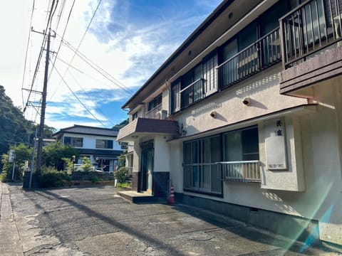 Property building, Day, Neighbourhood