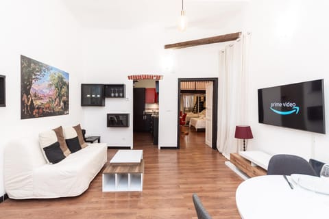 Communal lounge/ TV room, TV and multimedia, Living room, Evening entertainment
