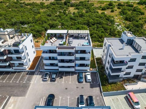 Property building, Day, Neighbourhood, Bird's eye view, Street view, Location, Parking