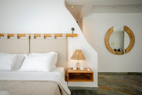 Bed, Decorative detail, Bedroom, Swimming pool