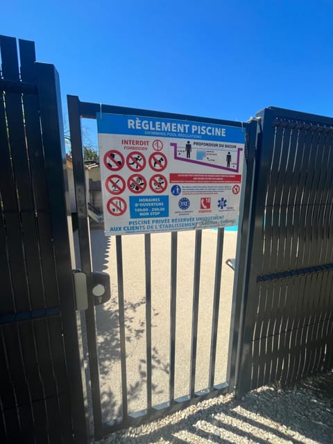 Studio Menthe-Clim-Terrain de pétanque-Piscine collective House in Provence-Alpes-Côte d'Azur