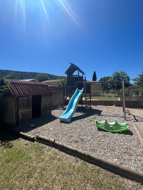 Studio Menthe-Clim-Terrain de pétanque-Piscine collective House in Provence-Alpes-Côte d'Azur