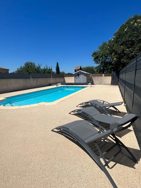 Studio Menthe-Clim-Terrain de pétanque-Piscine collective House in Provence-Alpes-Côte d'Azur