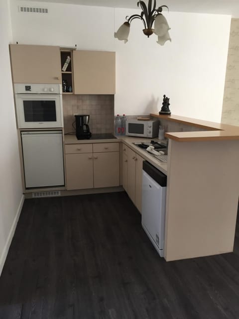 Kitchen or kitchenette, dishwasher, oven, pet friendly, stove, toaster