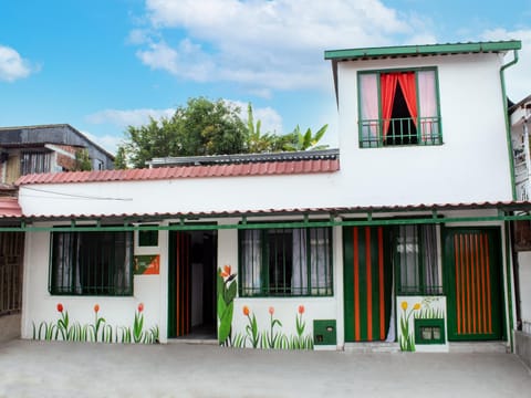 Facade/entrance