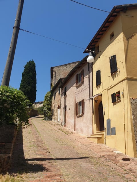 Property building, Neighbourhood