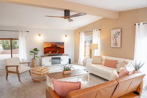 Stunning Javelina Hideaway with Hot Tub and King Bed House in Sedona