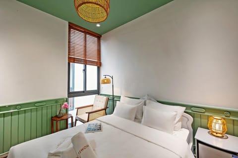Bed, Photo of the whole room, Seating area, Bedroom