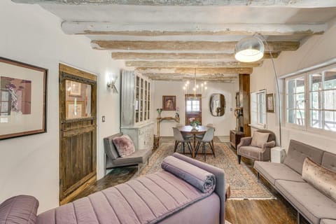 Mid-Century Modern Taos Home with Hot Tub and Fire Pit House in New Mexico