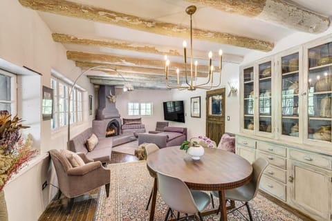 Mid-Century Modern Taos Home with Hot Tub and Fire Pit House in New Mexico