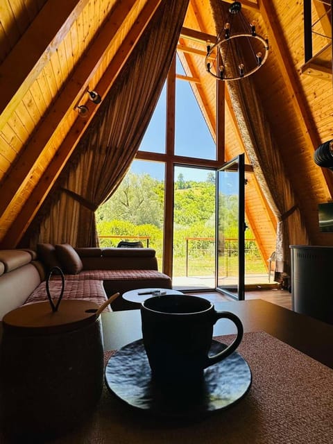 Coffee/tea facilities, Living room, Seating area, Dining area