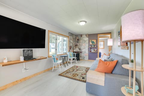 Houghton Lake Cottage with Patio Walk to Waterfront House in Houghton Lake