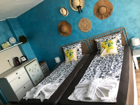 Photo of the whole room, Bedroom, towels