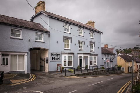 Property building, Restaurant/places to eat