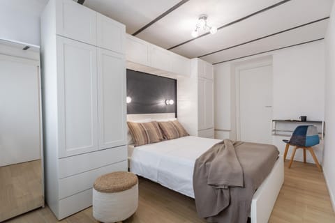 Bed, Photo of the whole room, Bedroom, wardrobe