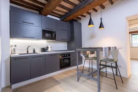 Coffee/tea facilities, Kitchen or kitchenette, Dining area, dishwasher, pet friendly, stove, toaster