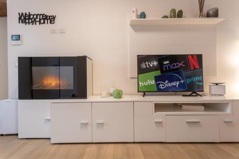 Communal lounge/ TV room, TV and multimedia, Evening entertainment