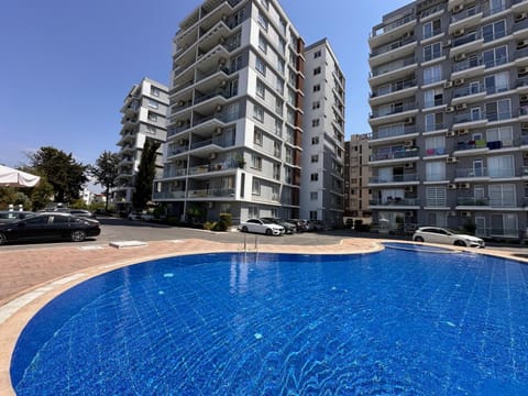 Day, Swimming pool