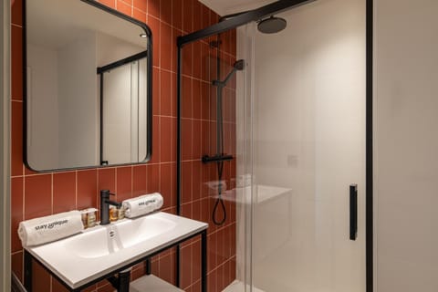 Shower, Bathroom, towels