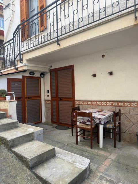Facade/entrance, Inner courtyard view