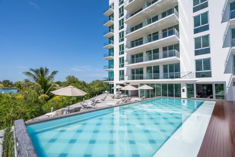 Swimming pool, Swimming pool
