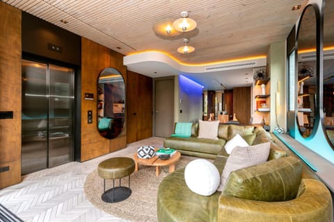 TV and multimedia, Living room, elevator
