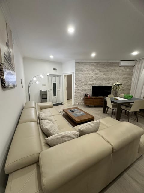 TV and multimedia, Living room, Dining area