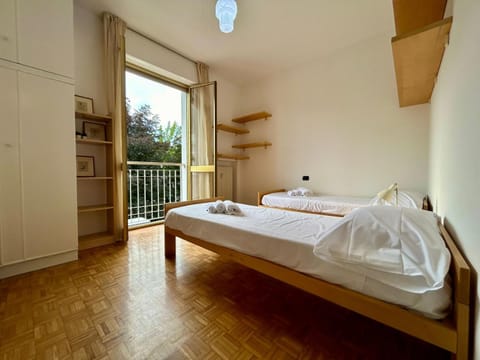 View (from property/room), Photo of the whole room, Bedroom, towels