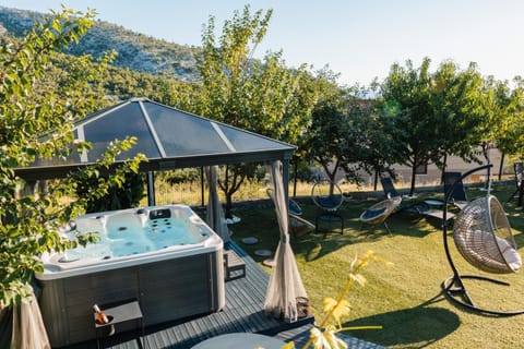 Natural landscape, Hot Tub, Mountain view