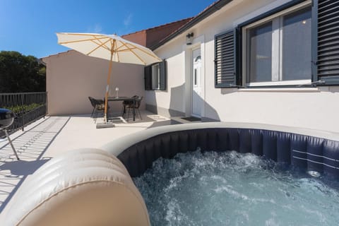 Property building, Day, Hot Tub