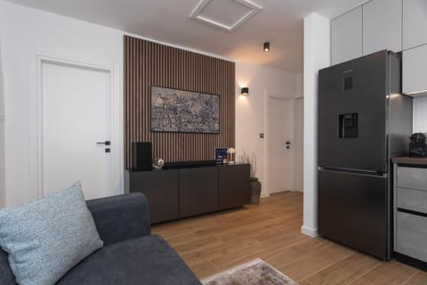 TV and multimedia, Kitchen or kitchenette, Living room, Seating area, oven, stove