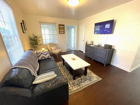 Communal lounge/ TV room, TV and multimedia, Living room, Evening entertainment